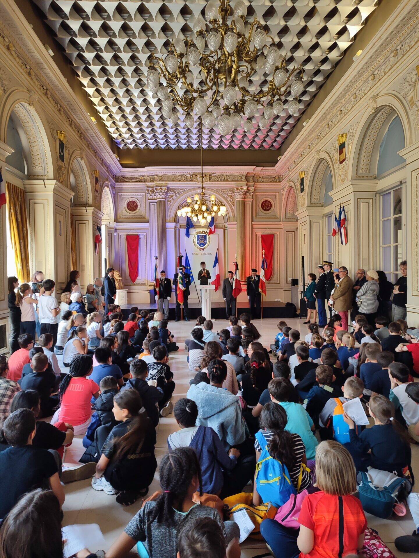 4-roles-sociaux-organisateur-de-la-ceremonie-5.jpg
